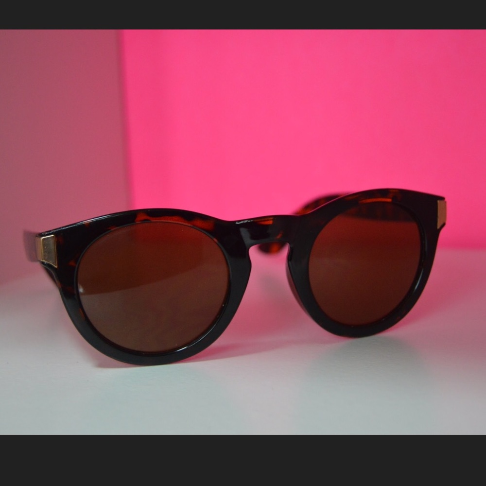 Metal detailed Sunglasses